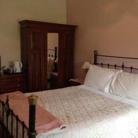 The Gro Guest House Ньютаун Экстерьер фото